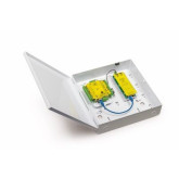 Net2 Plus en carcasa met&aacute;lica con fuente de alimentaci&oacute;n PoE